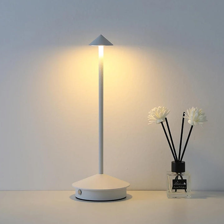 Robyn Arrow LED Tischlampe | Karnz