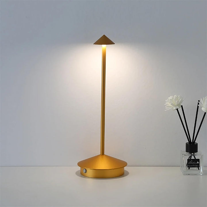 Robyn Arrow LED Tischlampe | Karnz
