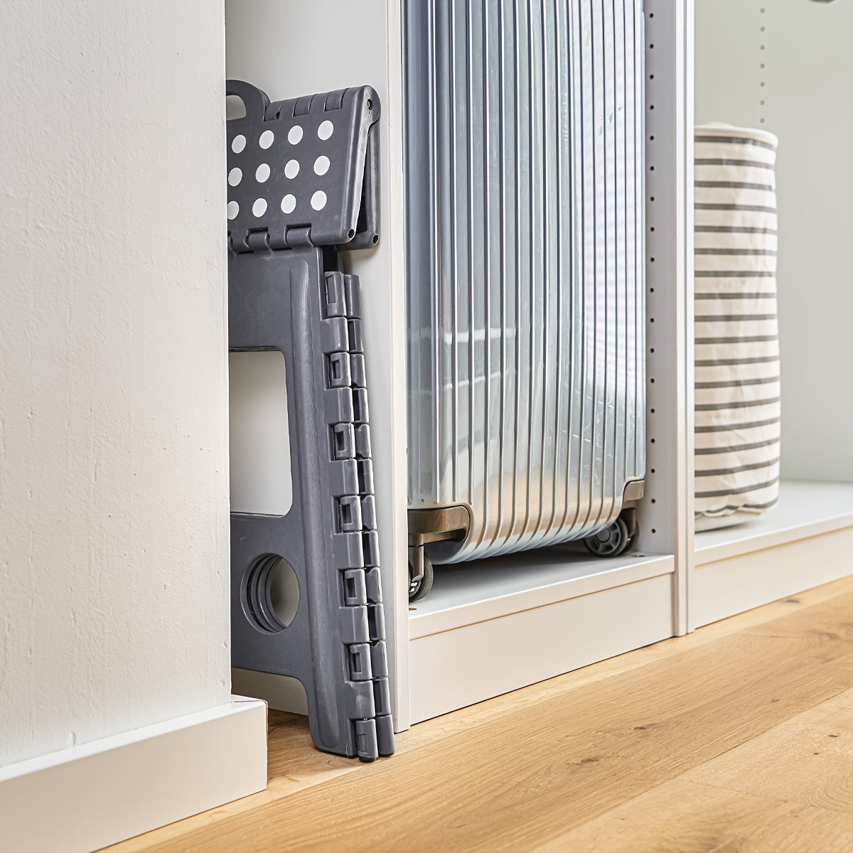 Klappbarer Tritthocker bis 180 kg | Karnz