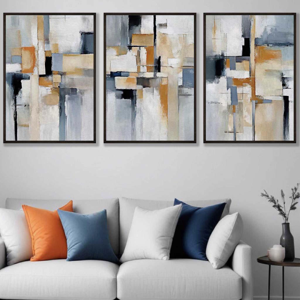 Abstrakte Wandbilder in Blau und Orange auf Beige