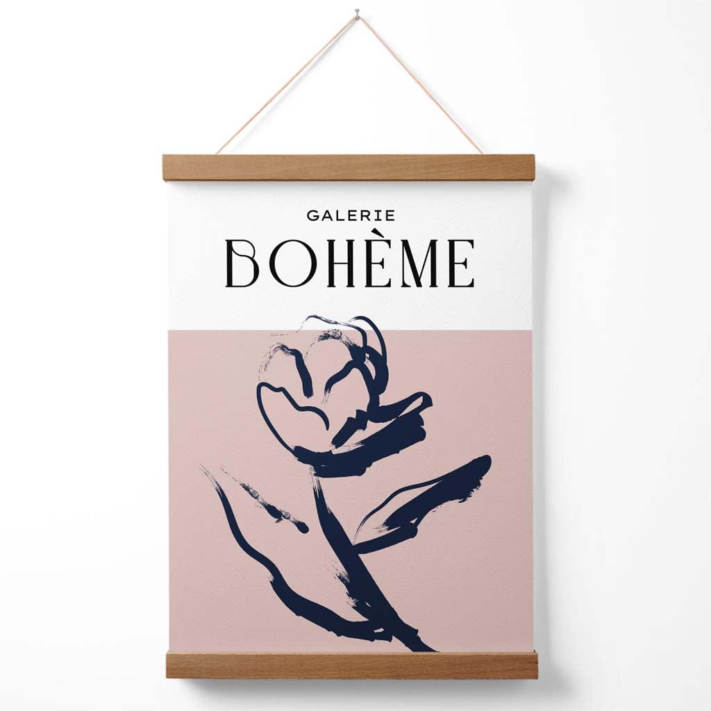 Boho-Blumenposter mit Rosenskizze in Blush und Marineblau, inklusive Aufhänger