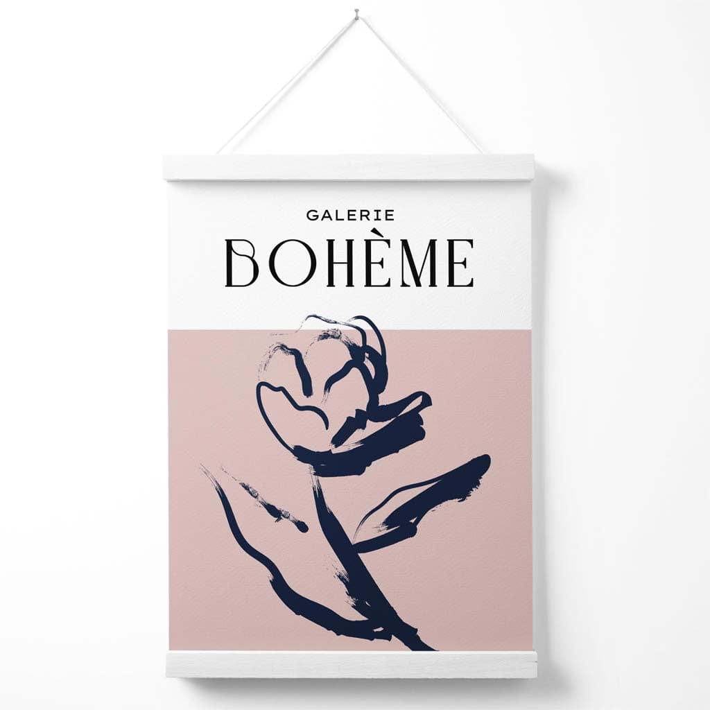 Boho-Blumenposter mit Rosenskizze in Blush und Marineblau, inklusive Aufhänger