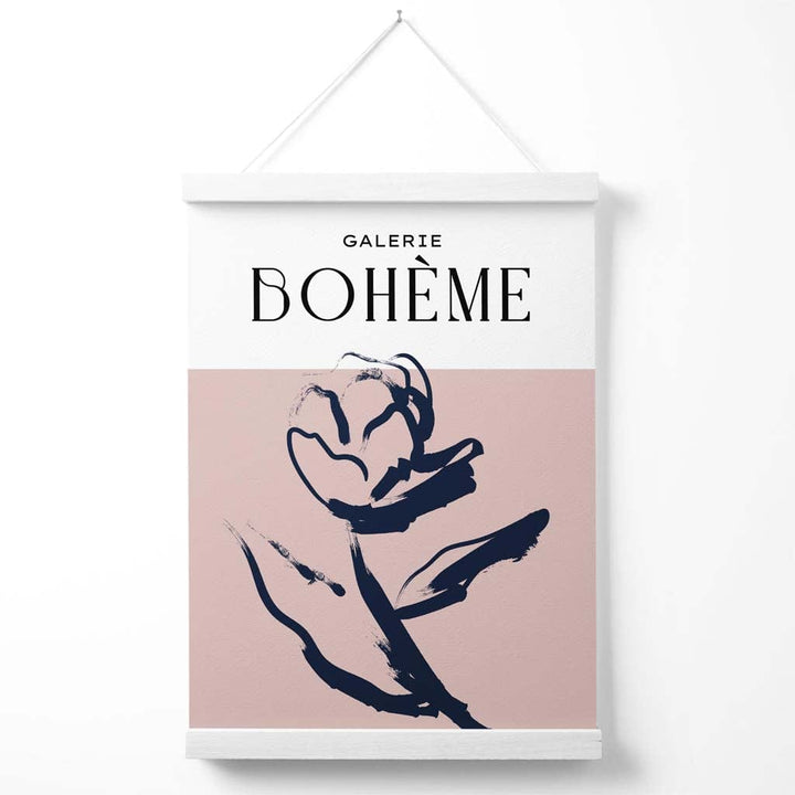 Boho-Blumenposter mit Rosenskizze in Blush und Marineblau, inklusive Aufhänger