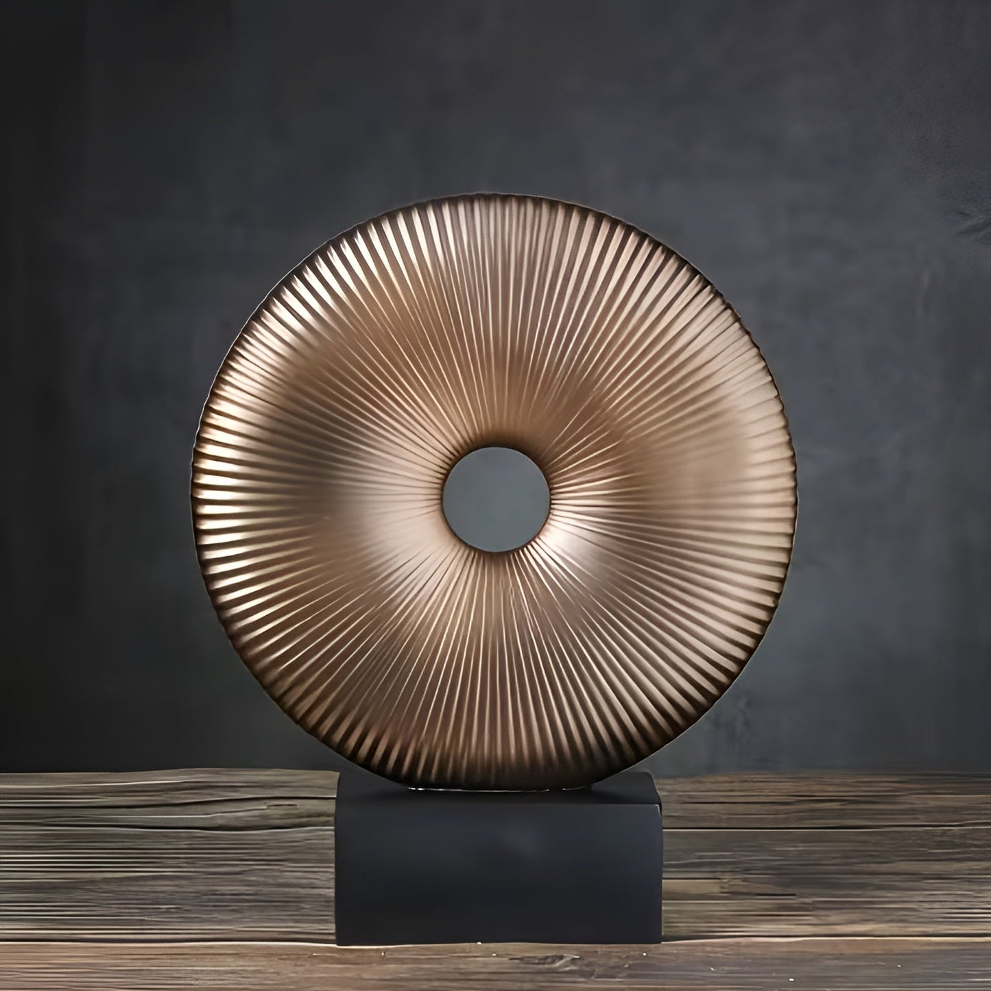 Runde Skulptur im Vintage-Stil – Chinesisch inspiriert | Stilvolle Wohnkultur aus Harz | Karnz