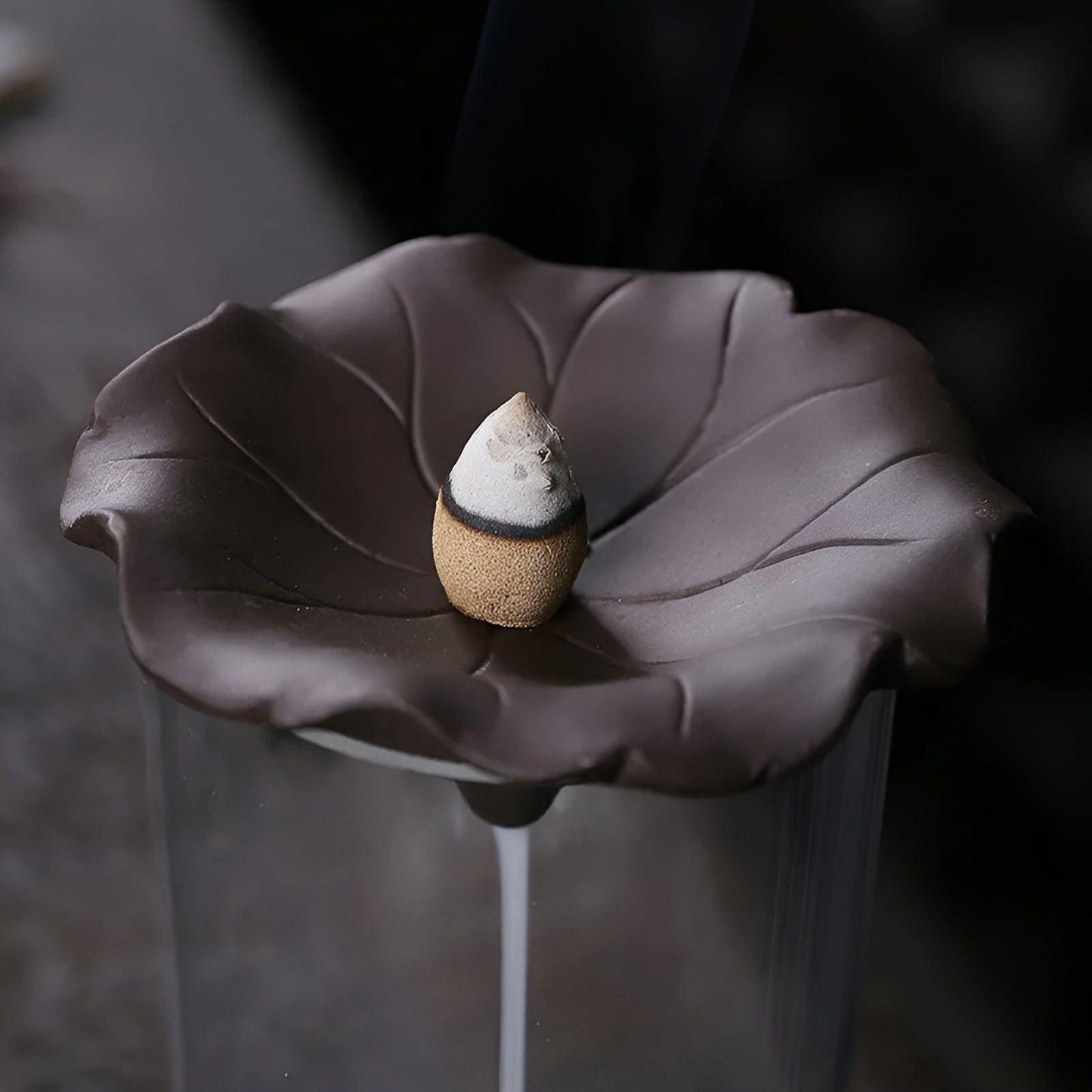 Eleganter Räuchergefäß mit Rückstoß für eine ruhige und entspannte Atmosphäre Karnz