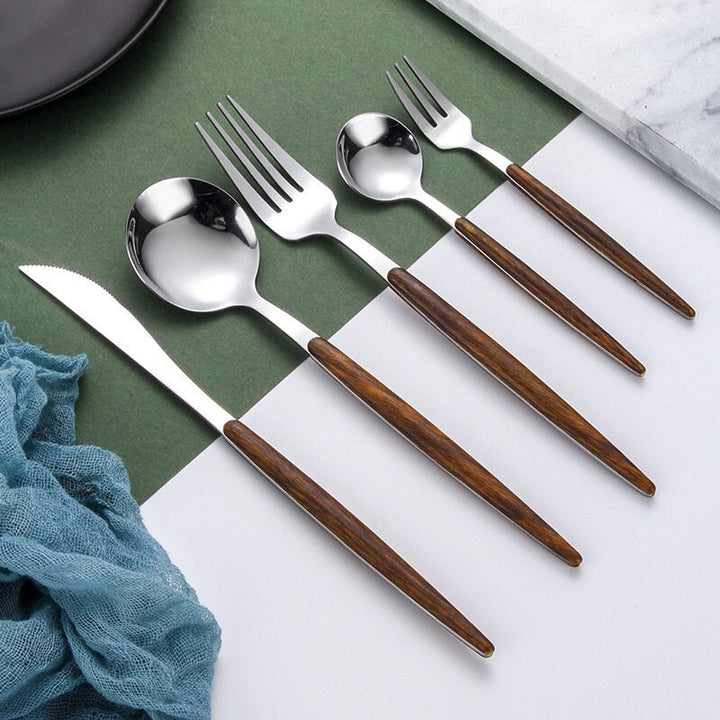 Elegantes Holzhantel Goldbesteckset für anspruchsvolles Essen