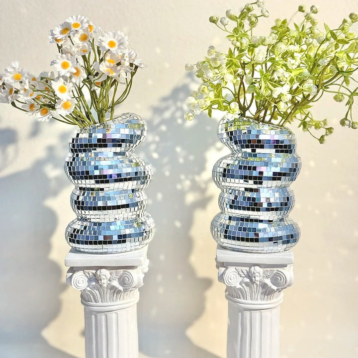 Spiegelverkleidete Disco-Vase mit retro Charme und modernem Flair Karnz