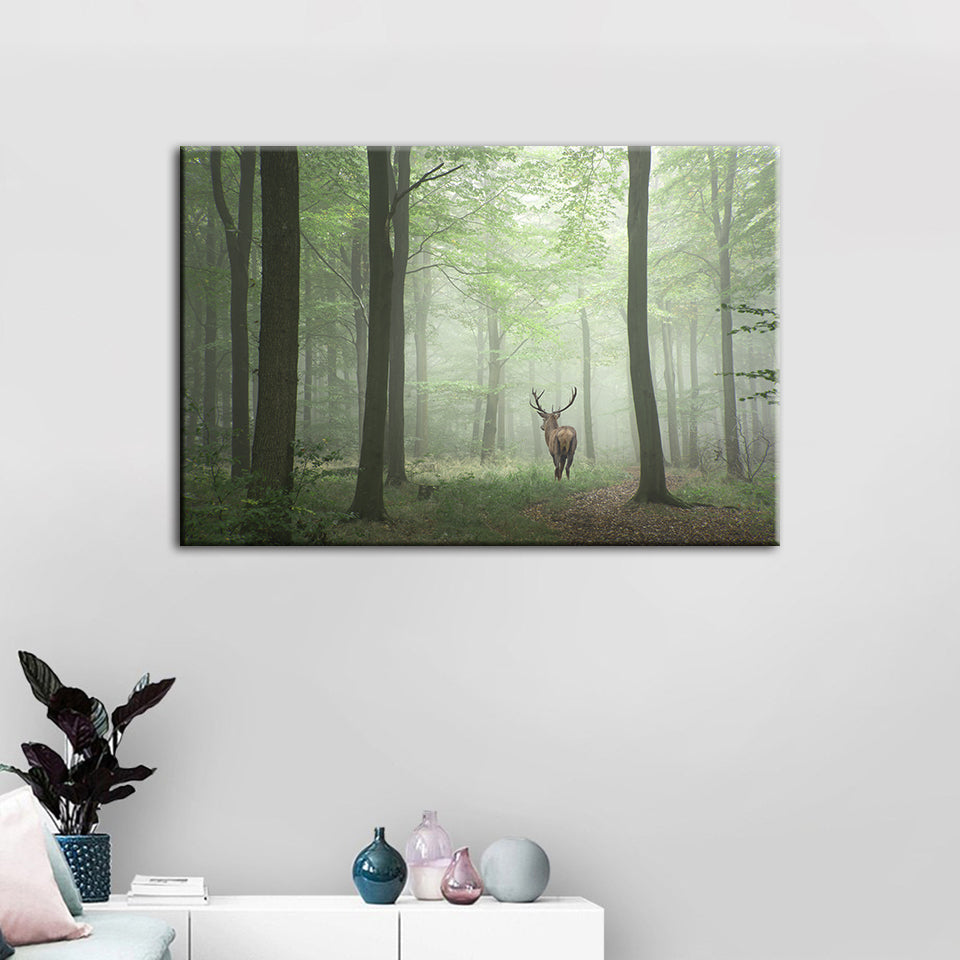Mystischer Hirsch im Wald – Leinwanddruck