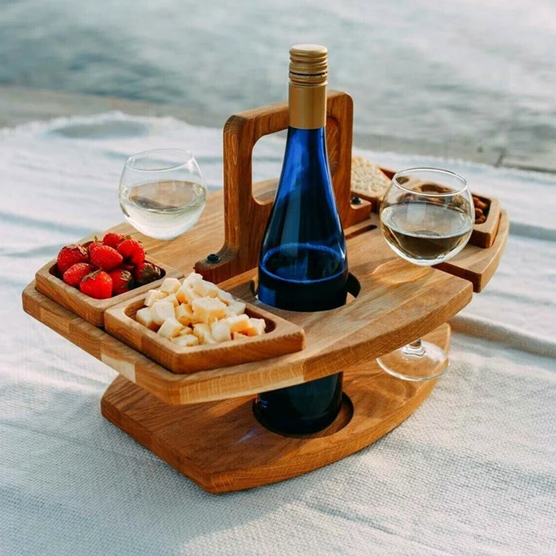 Kompakter Picknicktisch mit Flaschenhalter aus Holz