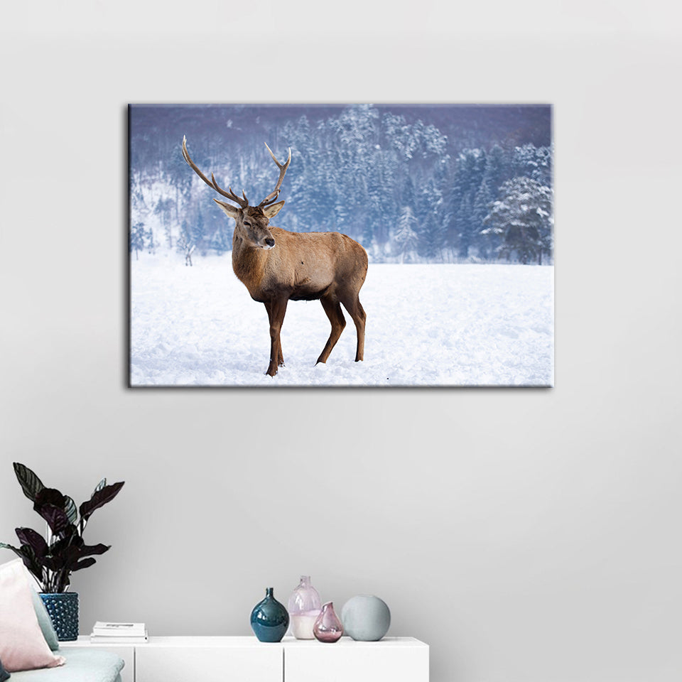 Hirsche in verschneiter Landschaft - Leinwandbild