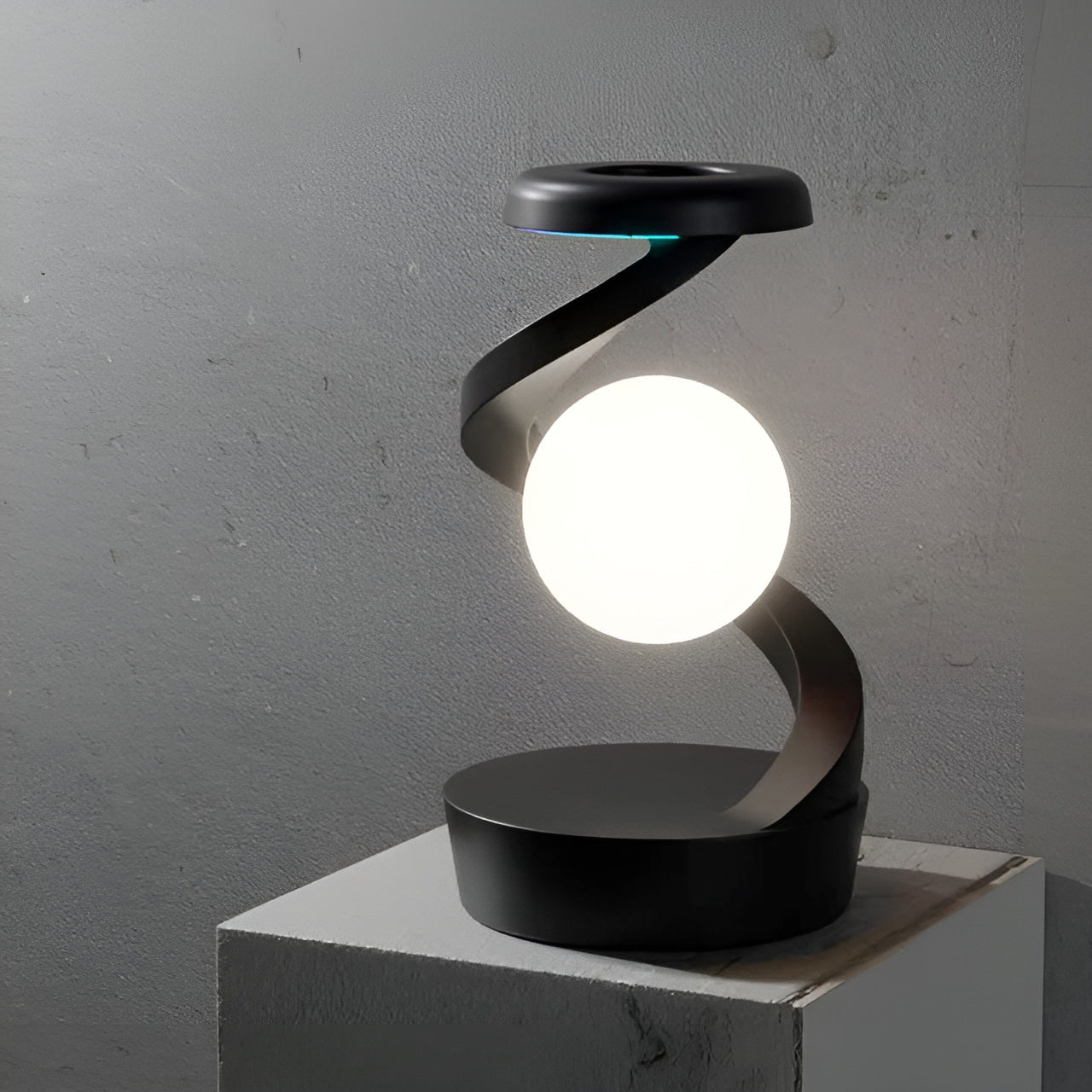 OrbitGlow Lampe - Stilvolles Licht mit kabellosem Laden | Karnz