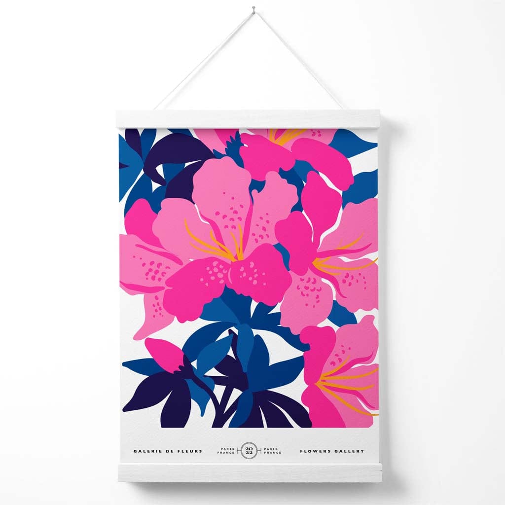 Abstraktes Marktplakat mit rosa und blauen Orchideenblüten, inklusive Aufhänger