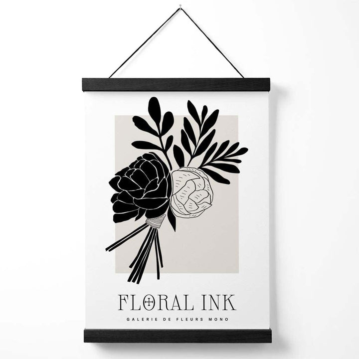 Poster mit geschlossenem Pfingstrosenmotiv in Schwarz und Beige (inkl. Aufhänger)
