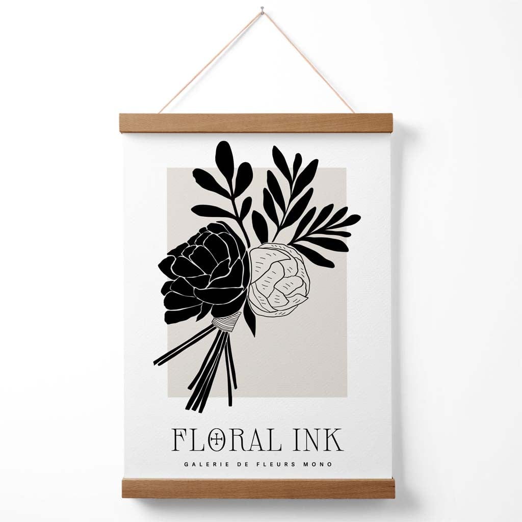 Poster mit geschlossenem Pfingstrosenmotiv in Schwarz und Beige (inkl. Aufhänger)