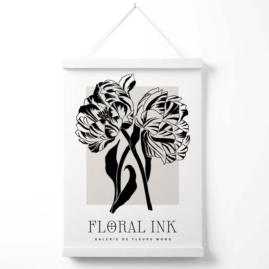 Poster mit Kamelienmotiv, schwarz-beige, florale Tuschezeichnung, inklusive Aufhänger