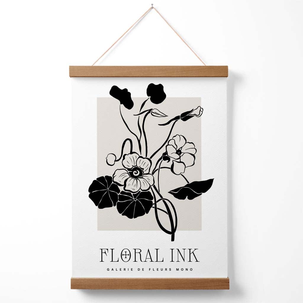 Poster mit Tuschezeichnung von Kapuzinerkresseblüten in Schwarz und Beige, inklusive Aufhänger