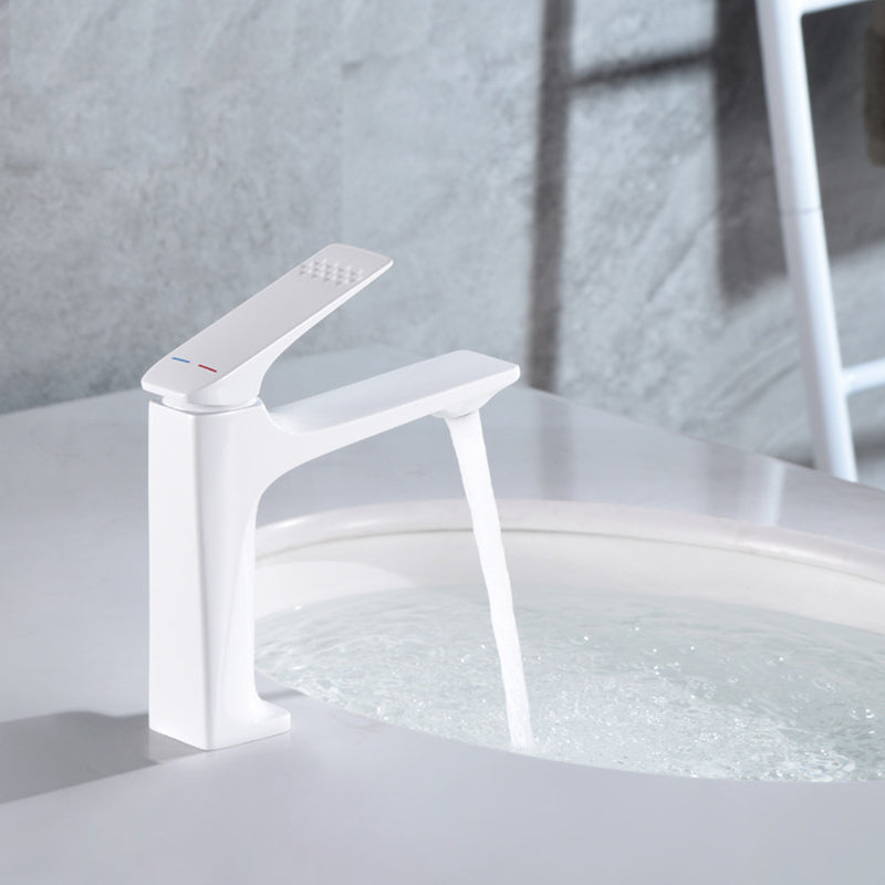 Moderner Aufsatzwaschbecken Wasserhahn Kupfer Hebelgriff Niedriger Bogen Aufsatzwaschbecken Wasserhahn für das Badezimmer