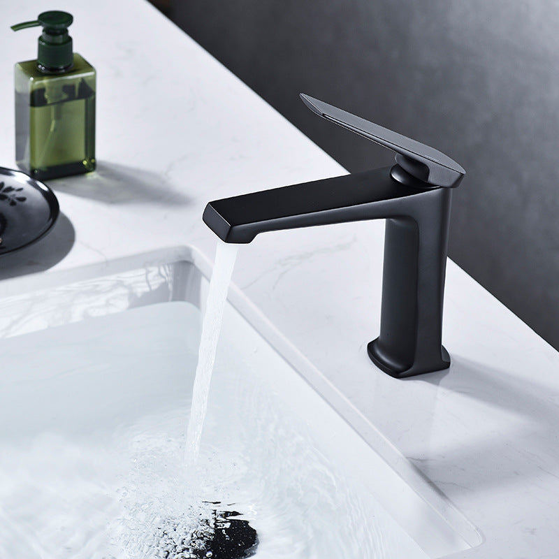 Modernes Centerset Badezimmerarmatur Einfarbige Kupferarmatur für das Badezimmer