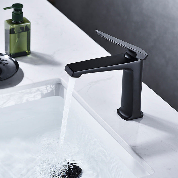 Modernes Centerset Badezimmerarmatur Einfarbige Kupferarmatur für das Badezimmer