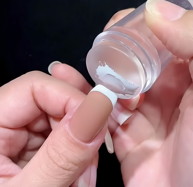 Sculptella Französische Maniküre Stempel — Meisterhaft perfekte French Tips, die Sie mit Stolz zeigen wollen | Karnz