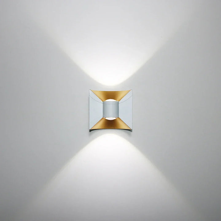 Moderne LED-Außenwandleuchte – Wasserdichte Wandlampe für Garten und Terrasse | Karnz