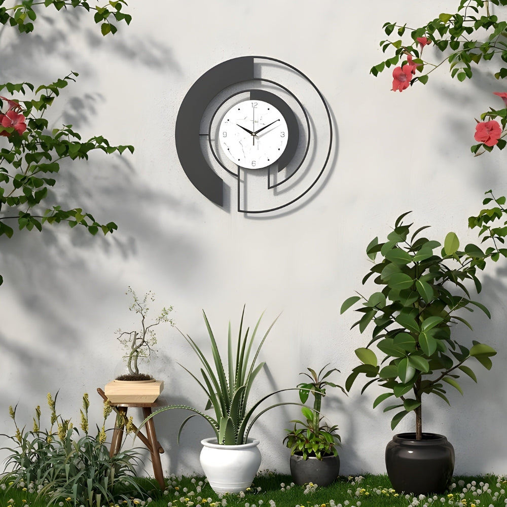 Einfache geometrische Wanduhr mit ruhigem Lauf für friedliche Räume Karnz