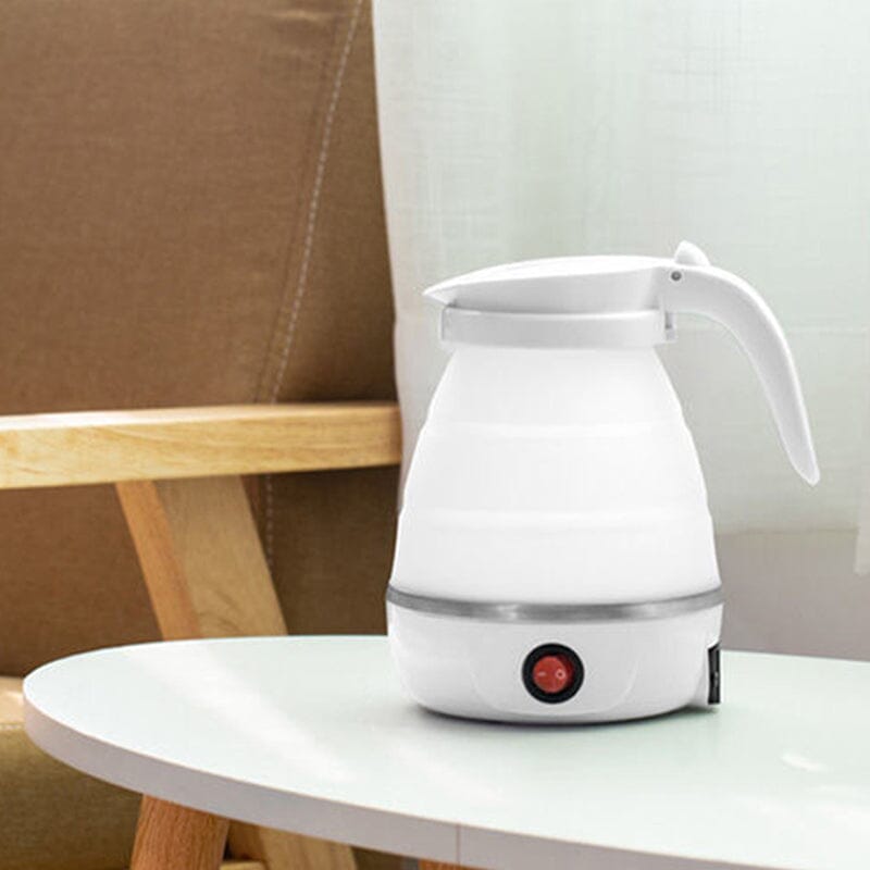 Portabler elektrischer Wasserkocher mit universellem Stecker | Karnz