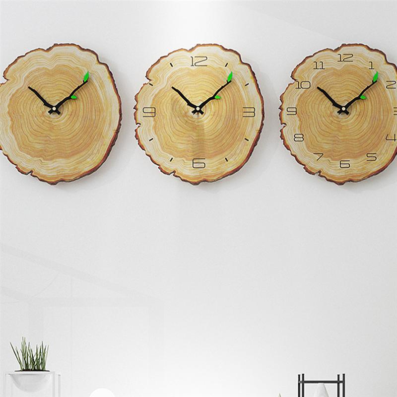 Wanduhr mit Jahresringen aus Holz