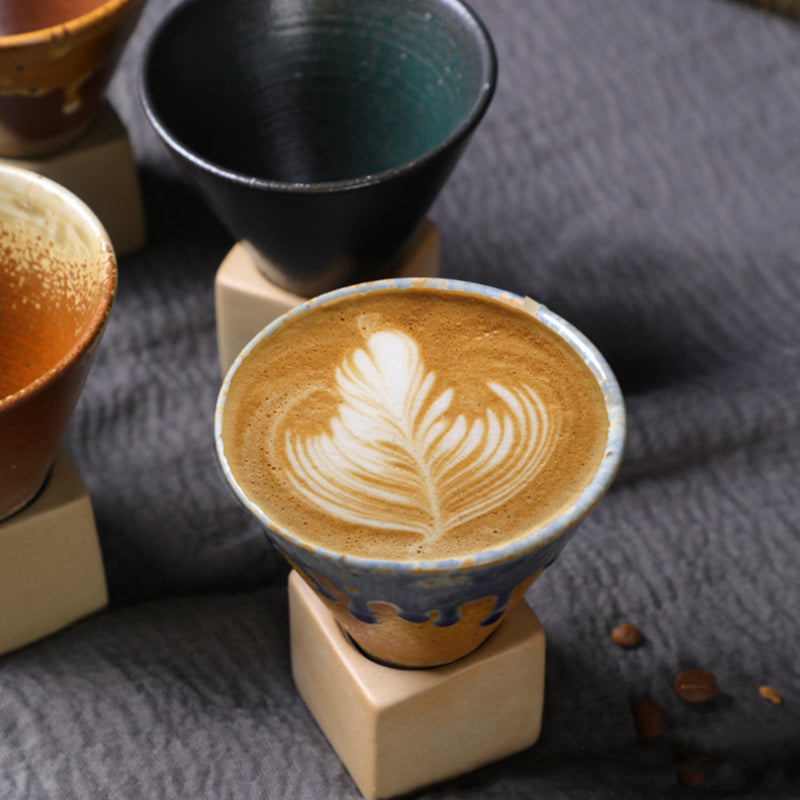 Grobkeramische Kaffeetasse mit Basis Kegelform Couture Tasse & Basisset | Karnz