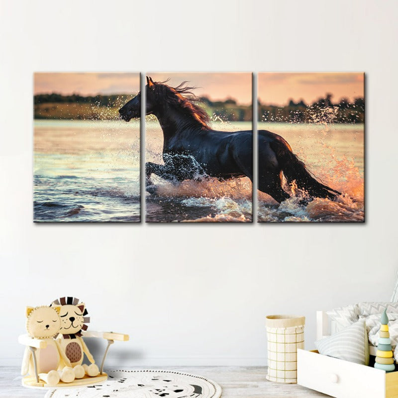 Galoppierendes Pferd im Wasser – Leinwandbild, 3-teilig