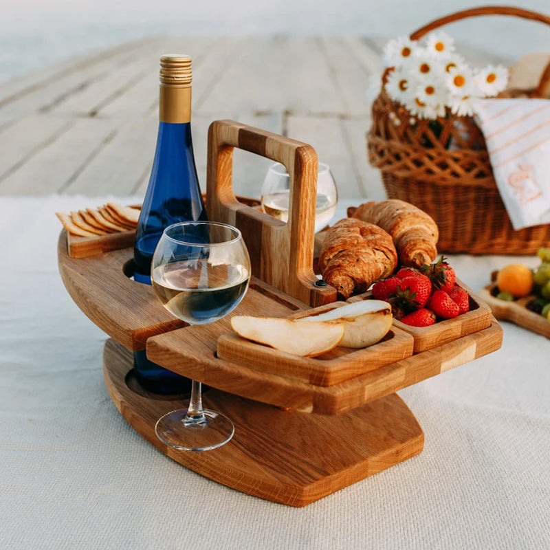 Kompakter Picknicktisch mit Flaschenhalter aus Holz