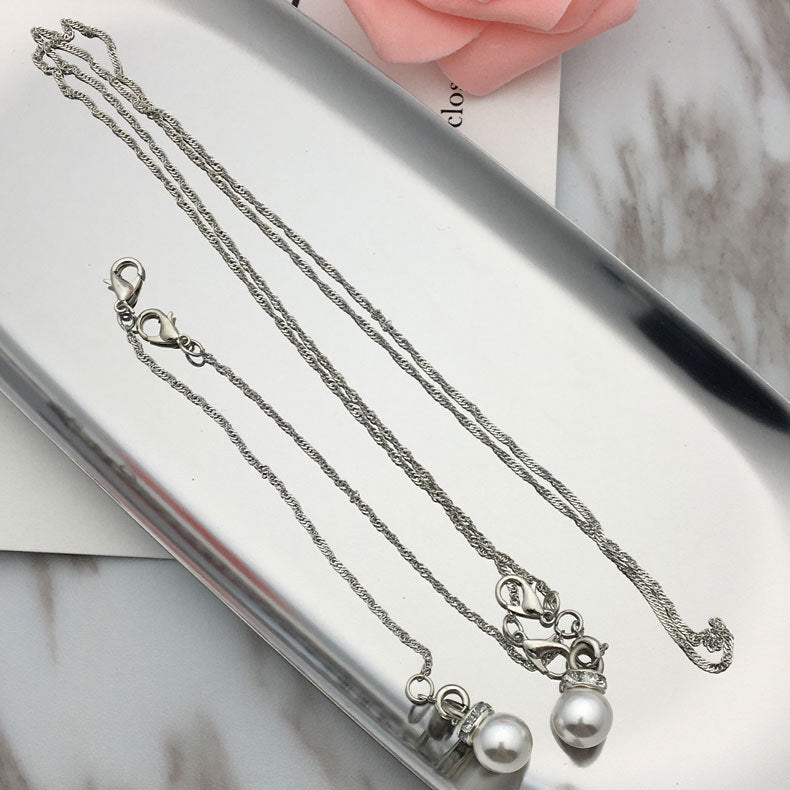 Elegante Halskette mit Perlenanhängern Karnz