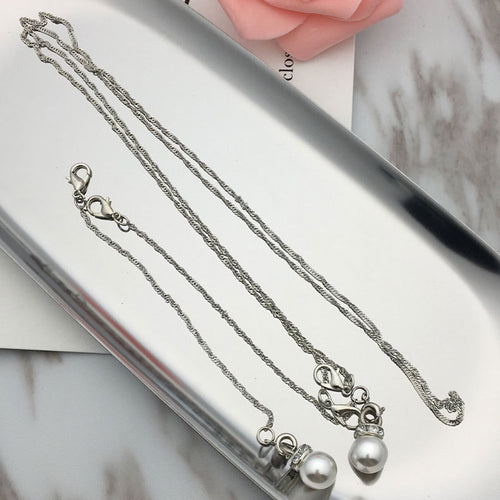 Elegante Halskette mit Perlenanhängern Karnz