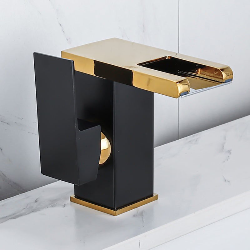 Wasserfall-Basin-Mischer-Armatur quadratischer Hebelgriff mit LED-Dreifarbbeleuchtung