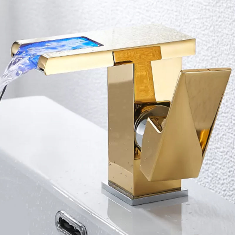 Wasserfall-Basin-Mischer-Armatur quadratischer Hebelgriff mit LED-Dreifarbbeleuchtung