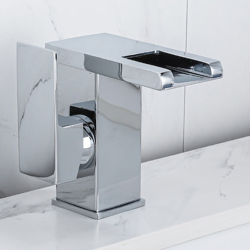 Wasserfall-Basin-Mischer-Armatur quadratischer Hebelgriff mit LED-Dreifarbbeleuchtung
