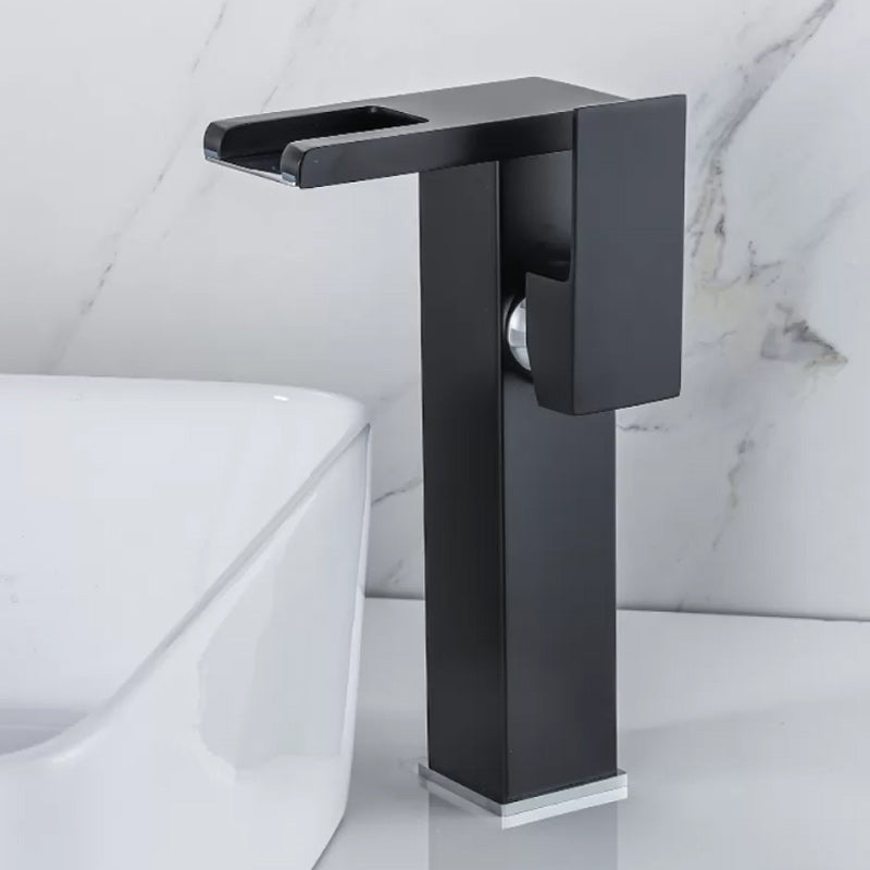 Wasserfall-Basin-Mischer-Armatur quadratischer Hebelgriff mit LED-Dreifarbbeleuchtung