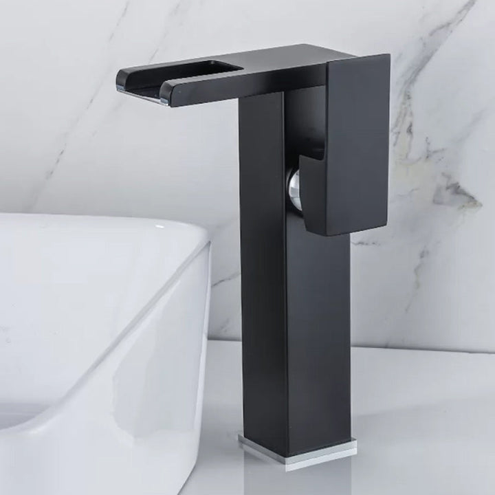 Wasserfall-Basin-Mischer-Armatur quadratischer Hebelgriff mit LED-Dreifarbbeleuchtung