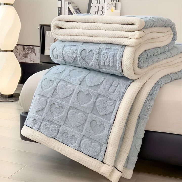 CoralDream Karnzanket – Warme Fleece-Winter-Karnzanket mit doppelseitigem Herz- und Buchstabenmotiv