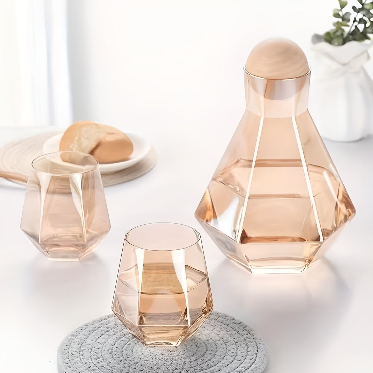 Diamantglas-Karaffe-Set mit 4 Glasuren – modern und dekorativ | 5-teiliges Set mit Deckeln für Wasser, Saft und Wasser