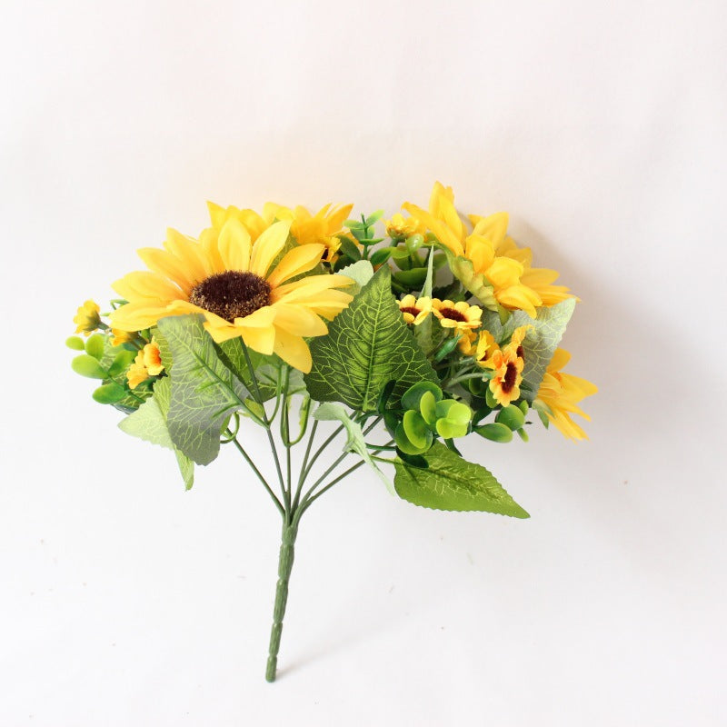 Lebensechter Sonnenblumenstrauß
