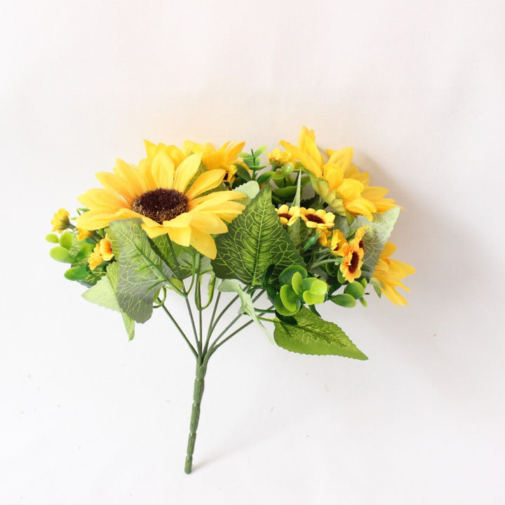 Lebensechter Sonnenblumenstrauß