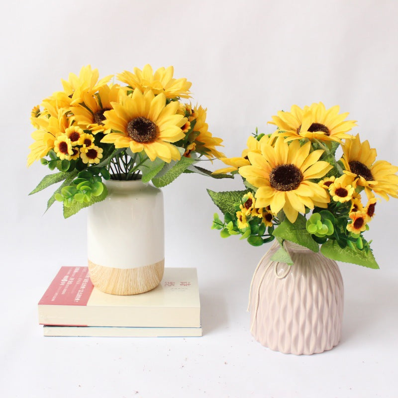 Lebensechter Sonnenblumenstrauß