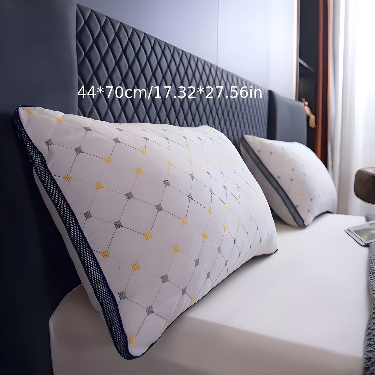 SkyDream Kissen – besticktes Nackenstützkissen