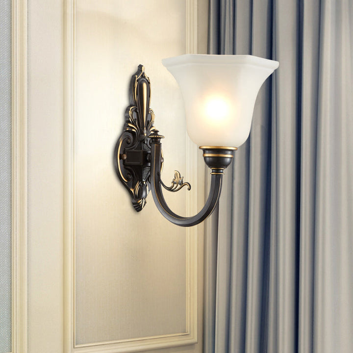 Gekrümmte Arm Flur Wandlampe Traditionelle Metall 1/2-Kopf Messing/Schwarz und Gold Wandleuchte mit Flared Frosted Glass Shade | Karnz