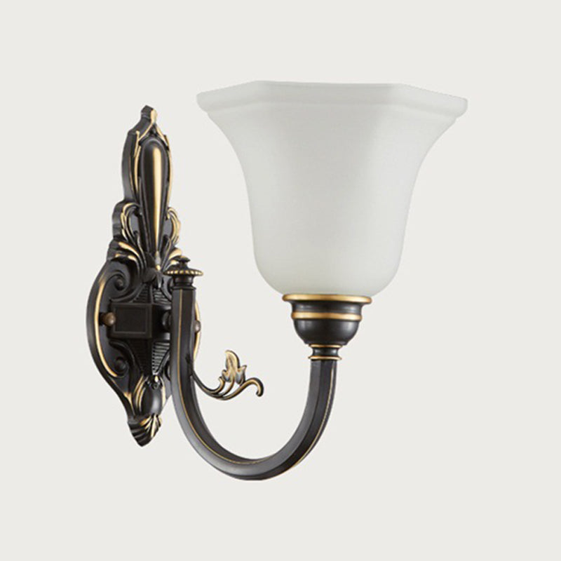 Gekrümmte Arm Flur Wandlampe Traditionelle Metall 1/2-Kopf Messing/Schwarz und Gold Wandleuchte mit Flared Frosted Glass Shade | Karnz