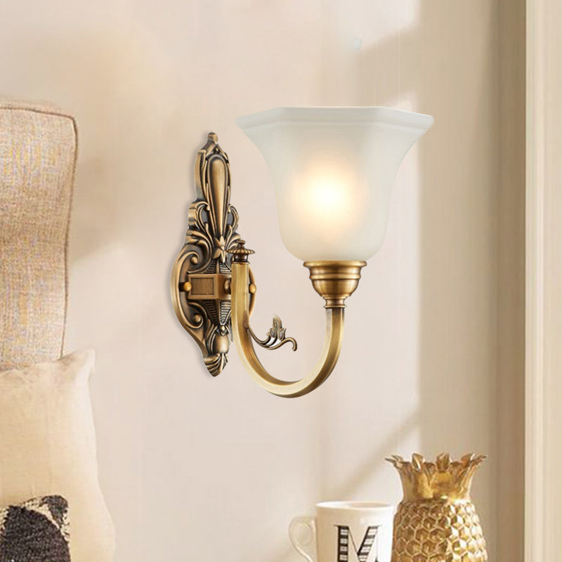 Gekrümmte Arm Flur Wandlampe Traditionelle Metall 1/2-Kopf Messing/Schwarz und Gold Wandleuchte mit Flared Frosted Glass Shade | Karnz