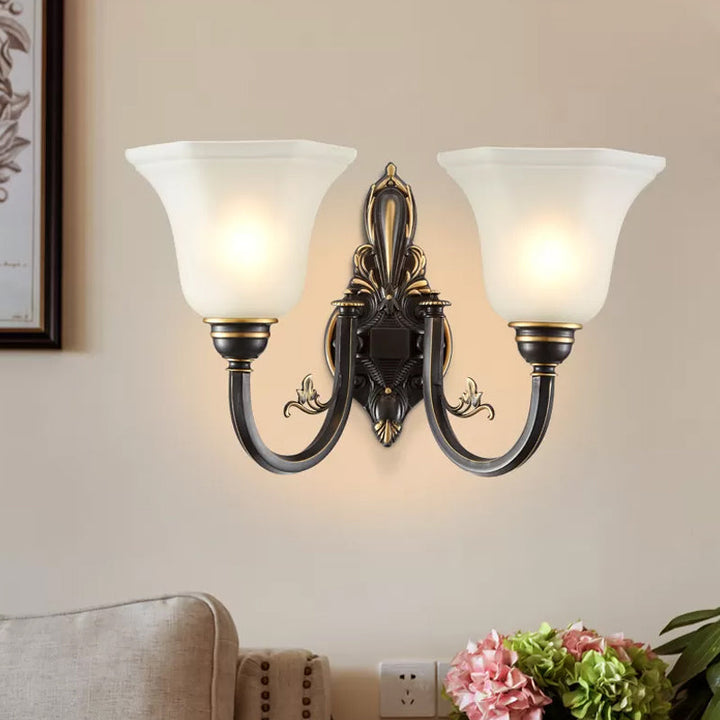 Gekrümmte Arm Flur Wandlampe Traditionelle Metall 1/2-Kopf Messing/Schwarz und Gold Wandleuchte mit Flared Frosted Glass Shade | Karnz