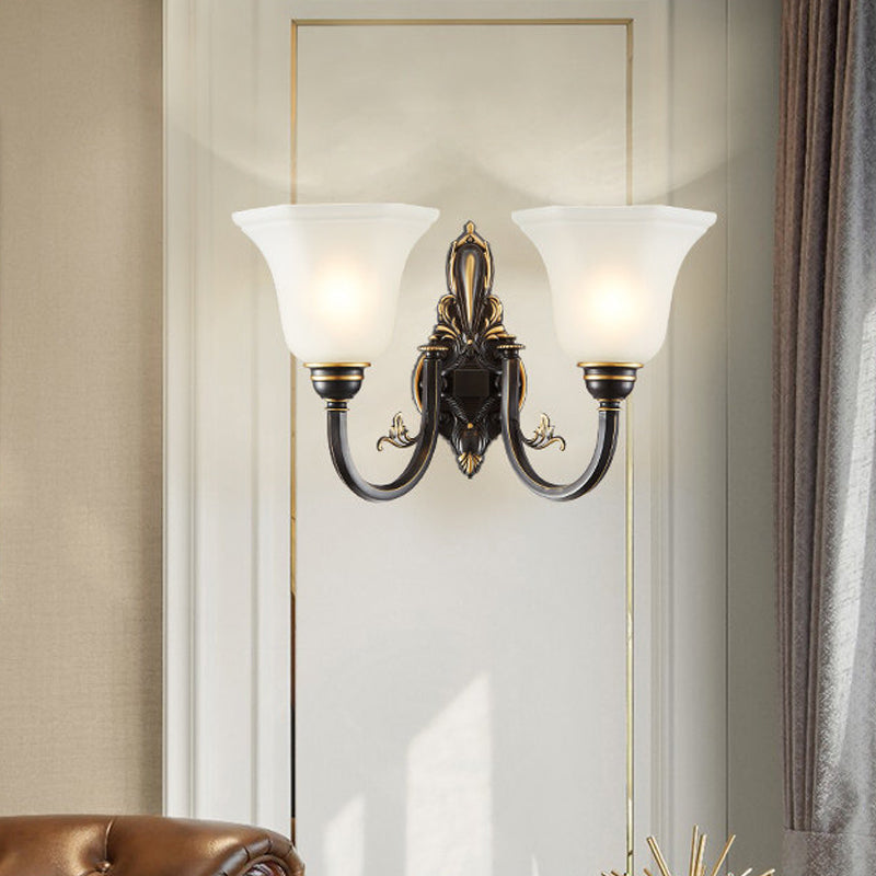Gekrümmte Arm Flur Wandlampe Traditionelle Metall 1/2-Kopf Messing/Schwarz und Gold Wandleuchte mit Flared Frosted Glass Shade | Karnz
