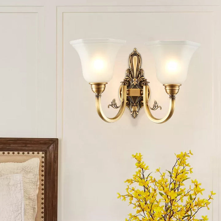 Gekrümmte Arm Flur Wandlampe Traditionelle Metall 1/2-Kopf Messing/Schwarz und Gold Wandleuchte mit Flared Frosted Glass Shade | Karnz